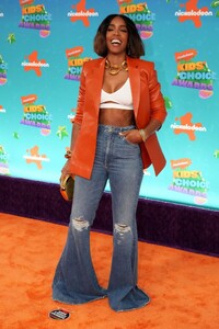 kelly-rowland-at-2023-nickelodeon-s-kids-choice-awards-in-los-angeles-03-04-2023-1.jpg