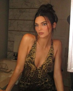 kendall-jenner-2023-oscar-photoshoot-march-2023-2.jpg