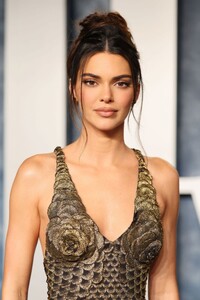kendall-jenner-at-vanity-fair-oscar-party-in-beverly-hills-03-12-2023-2.jpg