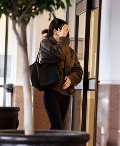 kendall-jenner-out-and-about-in-beverly-hills-03-14-2023-0.jpg