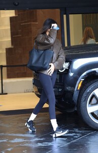 kendall-jenner-out-and-about-in-beverly-hills-03-14-2023-2.jpg