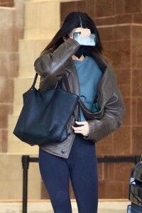 kendall-jenner-out-and-about-in-beverly-hills-03-14-2023-4.jpg