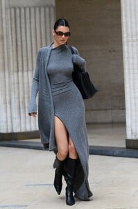 kendall-jenner-out-and-about-in-paris-03-24-2023-3.jpg