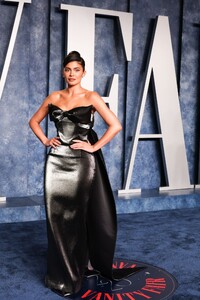 kylie-jenner-at-vanity-fair-oscar-party-in-beverly-hills-03-12-2023-3.jpg