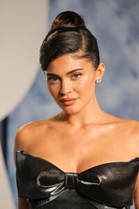 kylie-jenner-at-vanity-fair-oscar-party-in-beverly-hills-03-12-2023-5.jpg