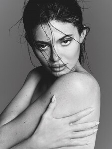 kylie-jenner-in-vanity-fair-magazine-italy-march-2023-5.jpg