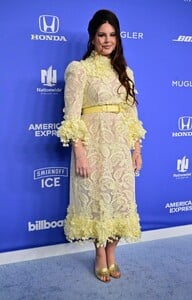 lana-del-rey-at-billboard-women-in-music-awards-in-inglewood-03-01-2023-3.jpg