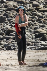leighton-meester-at-a-surf-session-in-malibu-02-09-2022-4.jpg