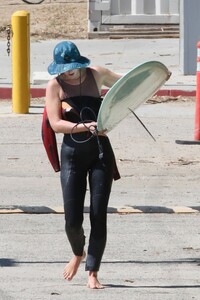 leighton-meester-out-surfing-in-malibu-03-17-2022-2.jpg