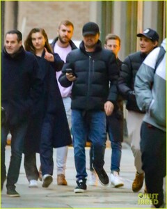 leonardo-dicaprio-out-with-friends-lukas-haas-01.jpg