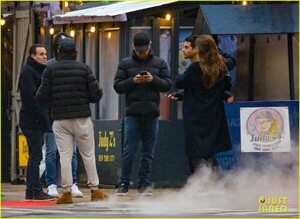 leonardo-dicaprio-out-with-friends-lukas-haas-03.jpg