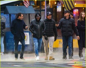 leonardo-dicaprio-out-with-friends-lukas-haas-07.jpg