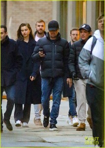 leonardo-dicaprio-out-with-friends-lukas-haas-08.jpg