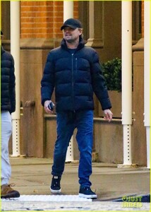 leonardo-dicaprio-out-with-friends-lukas-haas-10.jpg