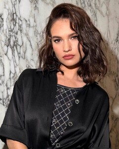 lily-james-02-20-2023-8.jpg
