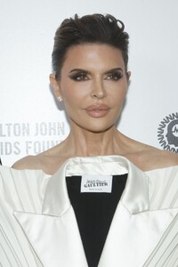 lisa-rinna-elton-john-aids-foundation-s-oscars-2023-viewing-party-0.jpg