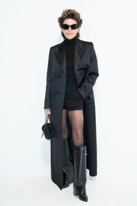 lisa-rinna-givenchy-fashion-show-in-paris-03-02-2023-0.jpg