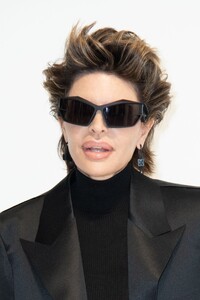 lisa-rinna-givenchy-fashion-show-in-paris-03-02-2023-1.jpg