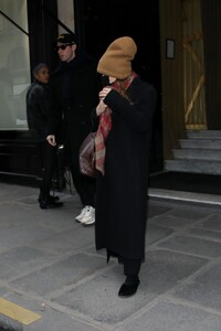 mary-kate-and-ashley-olsen-out-at-paris-fashion-week-03-04-2023-1.jpg