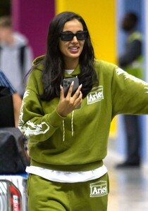 maya-jama-arrives-on-a-flight-into-cape-town-02-27-2023-6.jpg