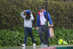 mila-kunis-and-ashton-kutcher-out-in-los-angeles-03-14-2023-3.jpg