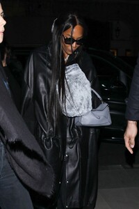 naomi-campbell-arrives-at-hotel-costes-at-paris-fashion-week-03-03-2023-2.jpg