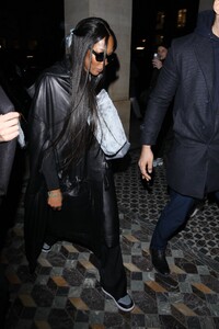 naomi-campbell-arrives-at-hotel-costes-at-paris-fashion-week-03-03-2023-4.jpg