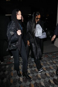 naomi-campbell-arrives-at-hotel-costes-at-paris-fashion-week-03-03-2023-5.jpg