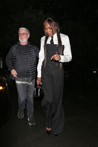 naomi-campbell-leaves-jimmy-iovine-s-70th-birthday-bash-in-los-angeles-03-11-2023-5.jpg