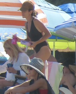 nikki-reed-in-bikini-with-friends-at-a-beach-in-malibu-09-03-2022-8.jpg