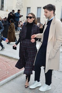 olivia-palermo-arrives-at-elie-saab-womenswear-fall-winter-2023-2024-show-at-paris-fashion-week-03-04-2023-0.jpg