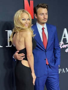 pamela-anderson-at-pamela-a-love-story-screening-in-toronto-02-11-2023-4.jpg