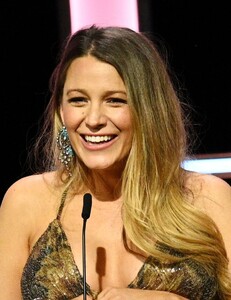 pregnant-blake-lively-at-american-cinematheque-awards-in-neverly-hills-11-17-2022-0.jpg
