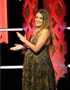pregnant-blake-lively-at-american-cinematheque-awards-in-neverly-hills-11-17-2022-4.jpg