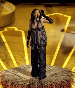 pregnant-rihanna-at-95th-annual-academy-awards-in-hollywood-03-12-2023-1.jpg