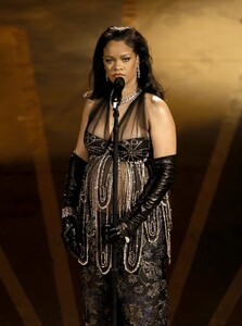 pregnant-rihanna-at-95th-annual-academy-awards-in-hollywood-03-12-2023-2.jpg