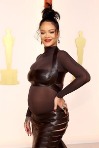 pregnant-rihanna-at-95th-annual-academy-awards-in-hollywood-03-12-2023-6.jpg