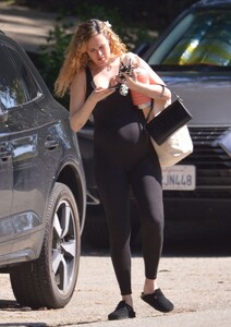 pregnant-rumer-willis-in-workout-body-suit-leaves-a-gym-in-los-angeles-03-05-2023-1.jpg