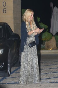 rachel-zoe-leaves-nobu-in-malibu-05-03-2022-5.jpg