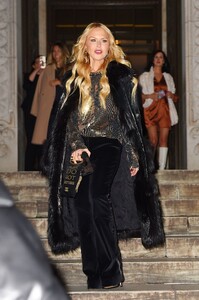 rachel-zoe-leaves-prabal-gurung-fashion-show-at-nyfw-in-new-york-02-10-2023-5.jpg