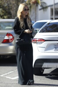 rachel-zoe-out-and-about-in-beverly-hills-12-03-2022-0.jpg
