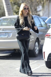 rachel-zoe-out-and-about-in-beverly-hills-12-03-2022-1.jpg