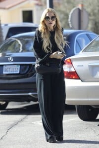 rachel-zoe-out-and-about-in-beverly-hills-12-03-2022-3.jpg