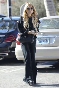 rachel-zoe-out-and-about-in-beverly-hills-12-03-2022-4.jpg