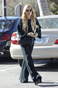 rachel-zoe-out-and-about-in-beverly-hills-12-03-2022-5.jpg
