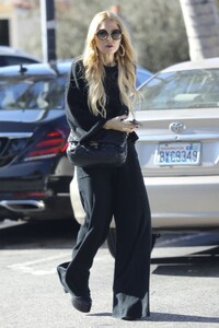 rachel-zoe-out-and-about-in-beverly-hills-12-03-2022-6.jpg
