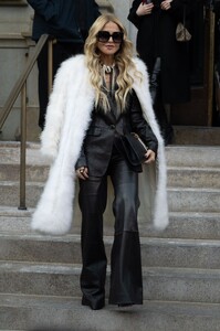 rachel-zoe-out-at-new-york-fashion-week-02-10-2023-0.thumb.jpg.6c7ee9f6fcd56b462509a58c1fe14966.jpg