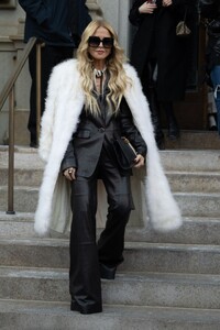 rachel-zoe-out-at-new-york-fashion-week-02-10-2023-1.thumb.jpg.8be51f9aab8760da2842cc9ddd7e0788.jpg