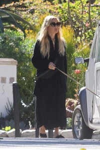 rachel-zoe-out-with-her-dog-in-los-angeles-02-11-2022-1.jpg