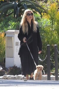 rachel-zoe-out-with-her-dog-in-los-angeles-02-11-2022-3.jpg